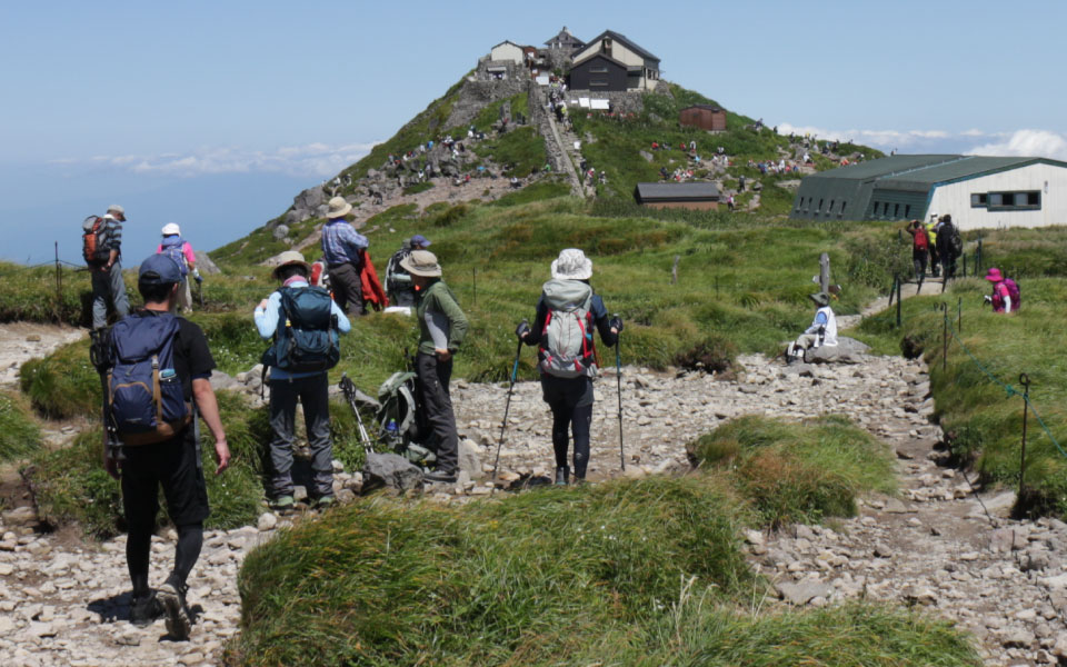 月山トレッキング
月山ビジターセンター